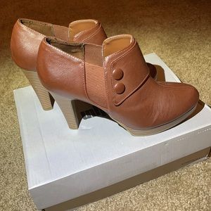 Kenneth Cole Booties, Cognac Brown Women's Size 8